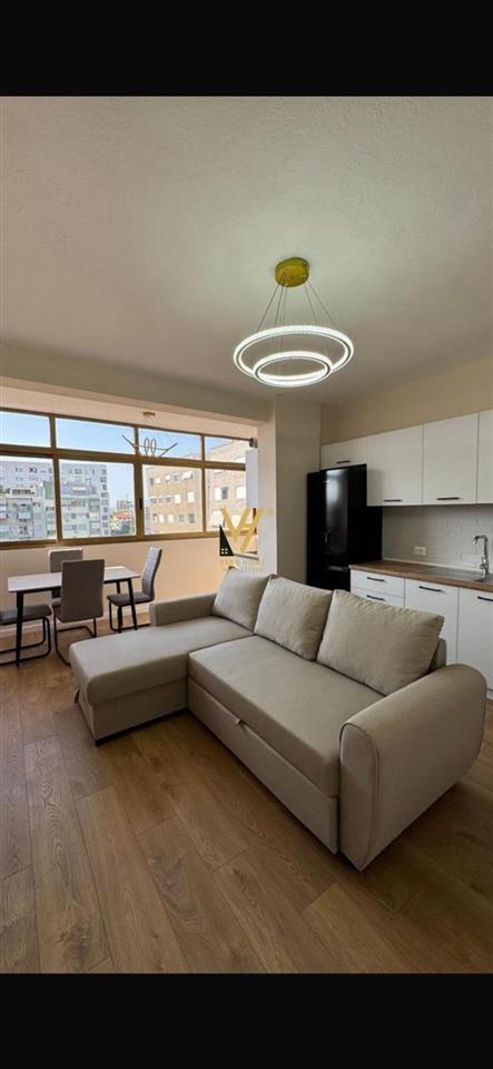 JEPET APARTAMENT 2+1 ME QERA TE 21 DHJETORI 65.000 LEKE – Tiranë