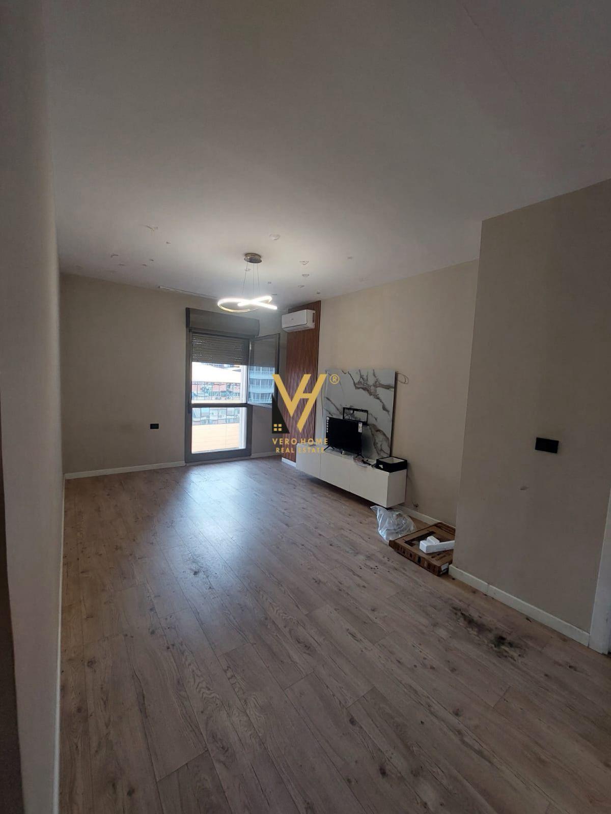 JEPET ZYRE 100 M2 ME QERA NE QENDER 1.500 EURO – Tiranë