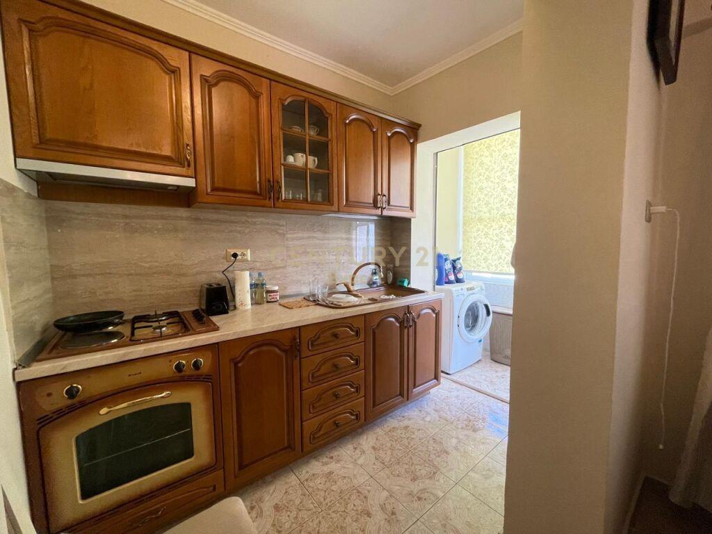 SHESIM APARTAMENT 2+1 NE RRUGEN E DURRESIT PRANE HOTEL COLOS – Tiranë
