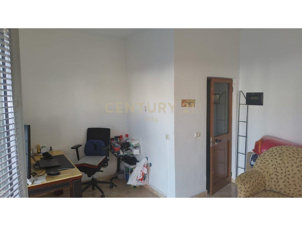 +355698329326 Dyqan 20 m2 për Shitje në Durrës, Lagjia Nr.16 – Durrës