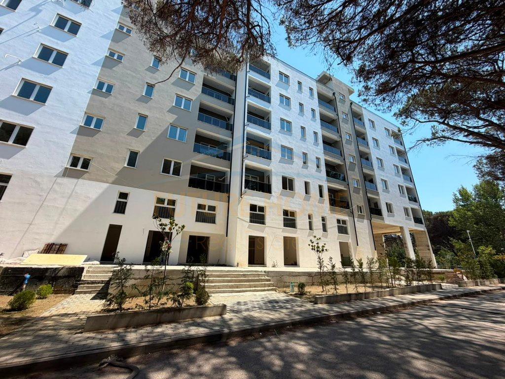 0696044423Shitet, Apartament 1+1, Mali Robit, Golem – Tiranë