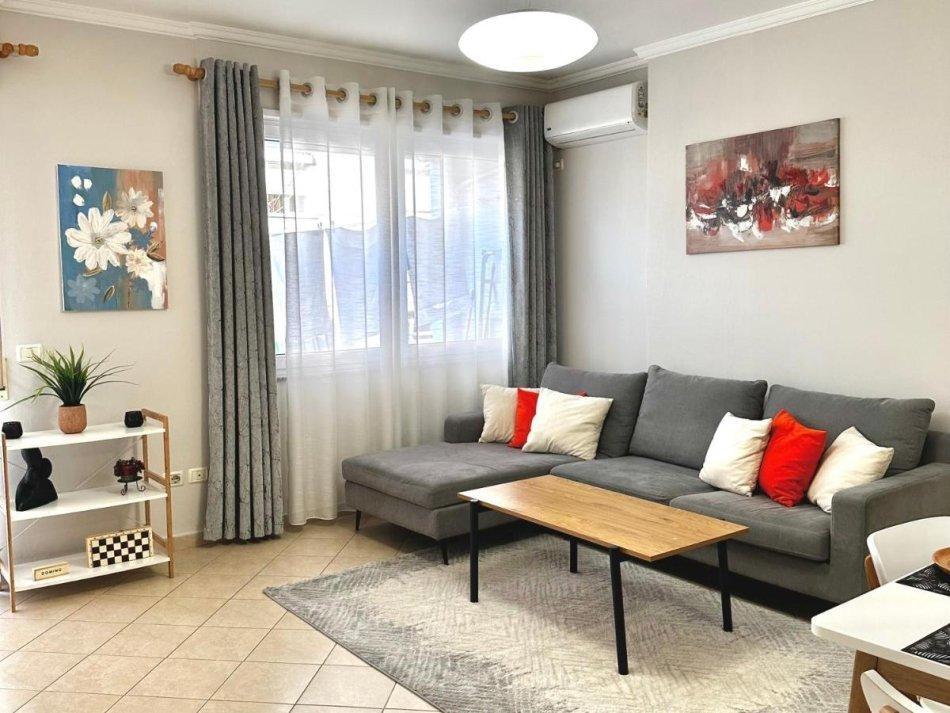 APARTAMENT ME QERA 1+1 BULEVARDI ZOGU I PARE 75.000 LEKE – Tiranë