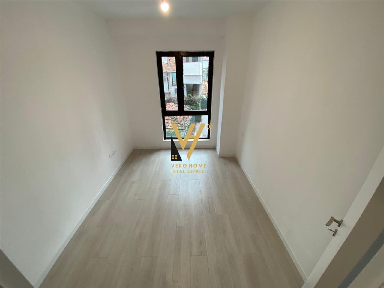 JEPET ZYRE 96 M2 ME QERA TE RRUGA MYSLYM SHYRI 700 EURO – Tiranë - 1
