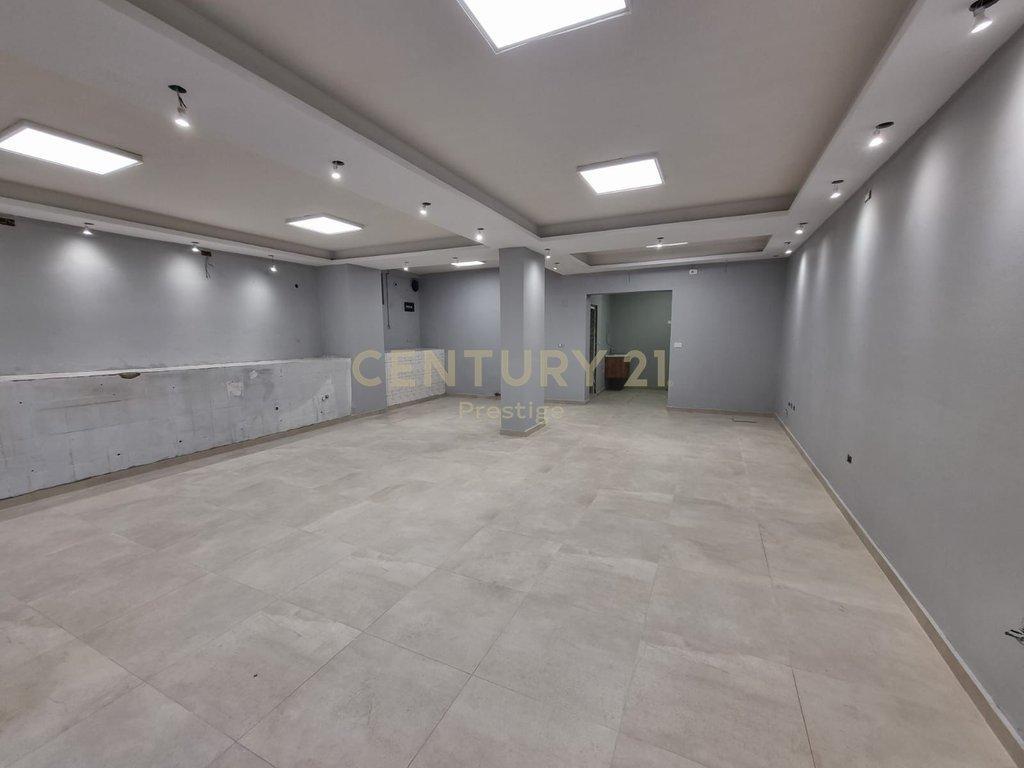 AMBIENT KOMERCIAL NE SHITJE PRANE RRUGES "HOXHA TAHSIM", TIR – Tiranë - 1