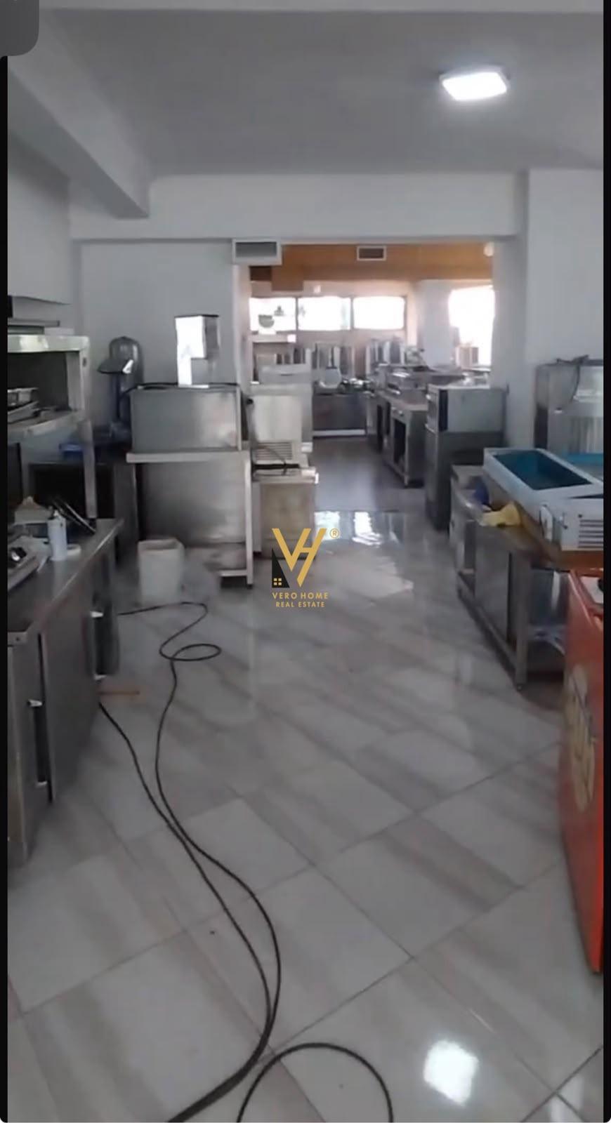 JEPET AMBIENT BIZNESI 240 M2 ME QIRA NE YZBERISHT 2.000 EURO – Tiranë