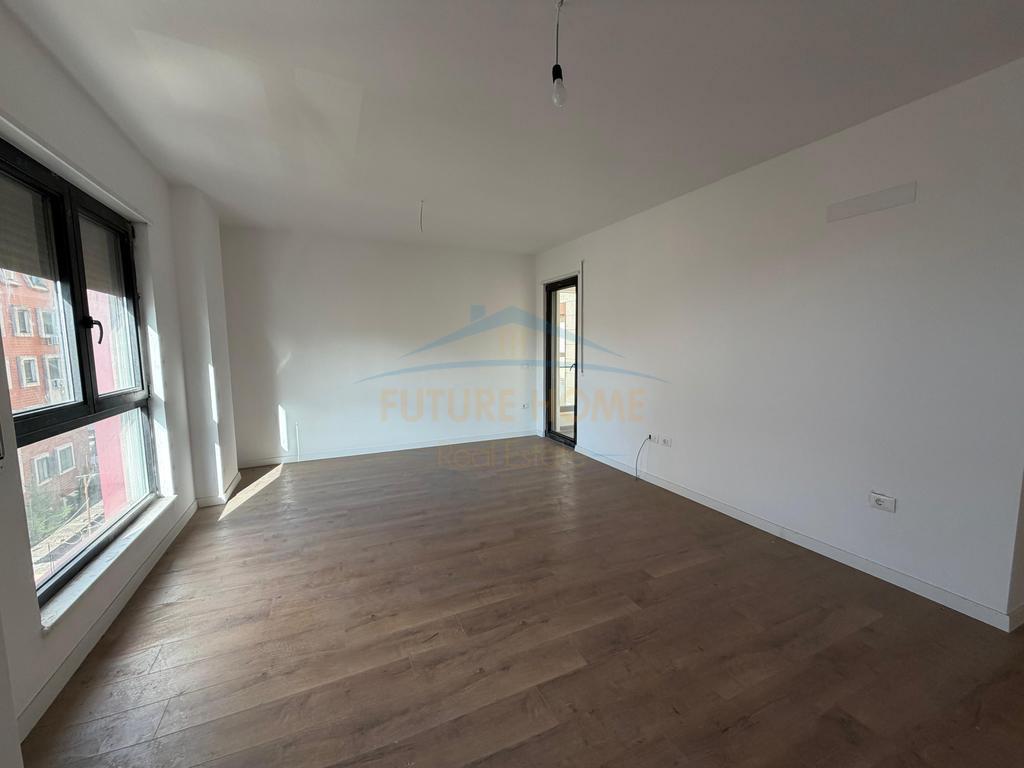 0693769552,Shitet, Apartament 2+1+2, Komuna e Parisit,Tirane – Tiranë