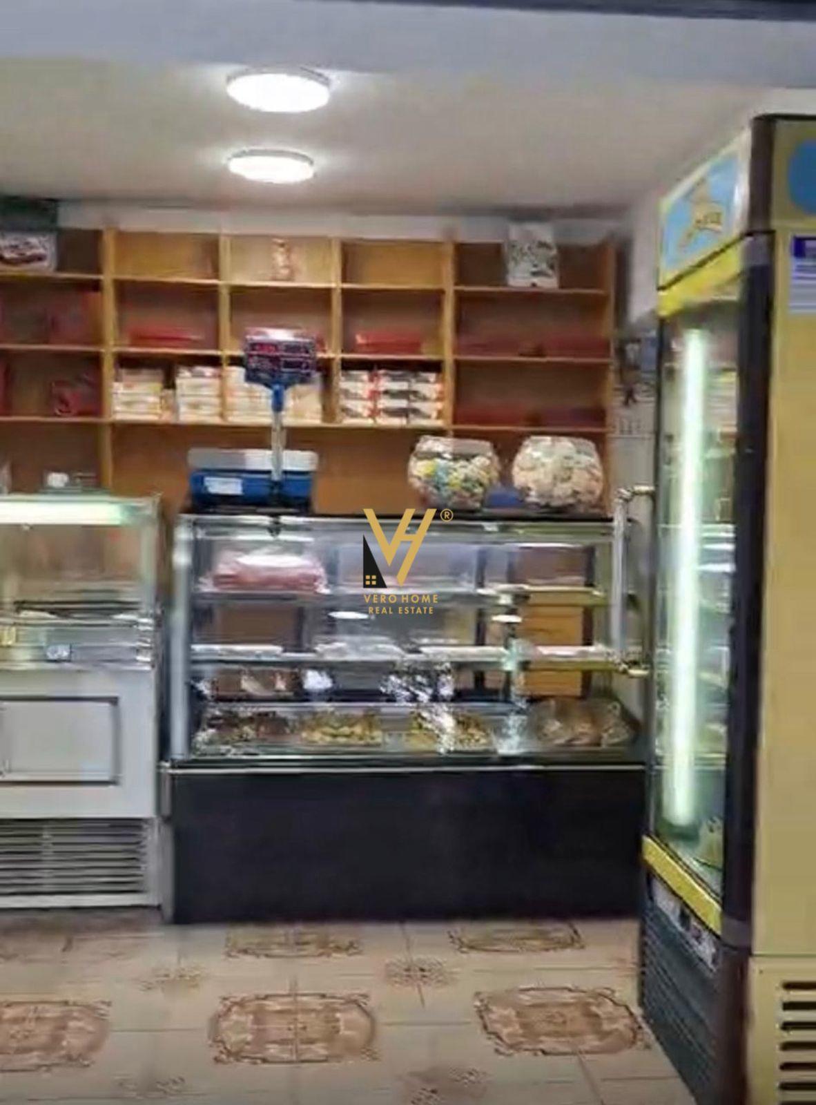 JEPET DYQAN 72 M2 ME QERA TEK ISH STACIONI I TRENIT 70.000 L – Tiranë - 1