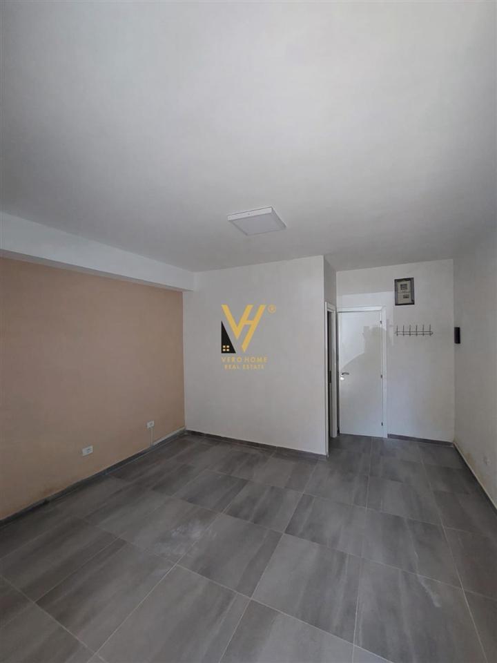 JEPET DYQAN 30 M2 ME QIRA TE RRUGA SULEJMAN PASHA 45.000 LEK – Tiranë