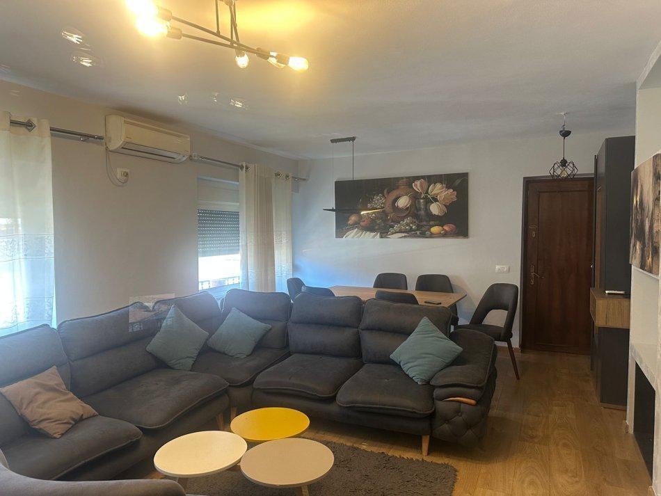 APARTAMENT ME QERA 3+1 RRUGA E DURRESIT 800 EURO – Tiranë