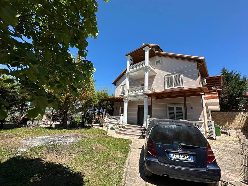 Vilë me qira në Tiranë, me një hapësirë të brendshme të boll – Tiranë