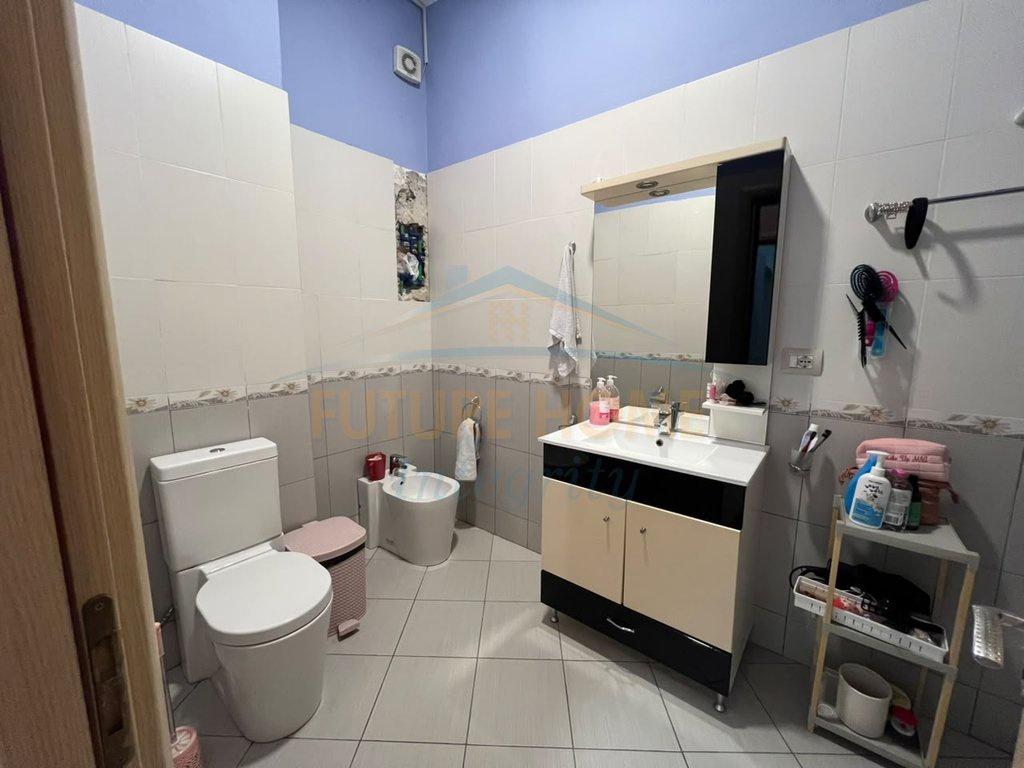 0696033060 Shitet, Apartament 2+1+2, Fresku, Tiranë. – Tiranë