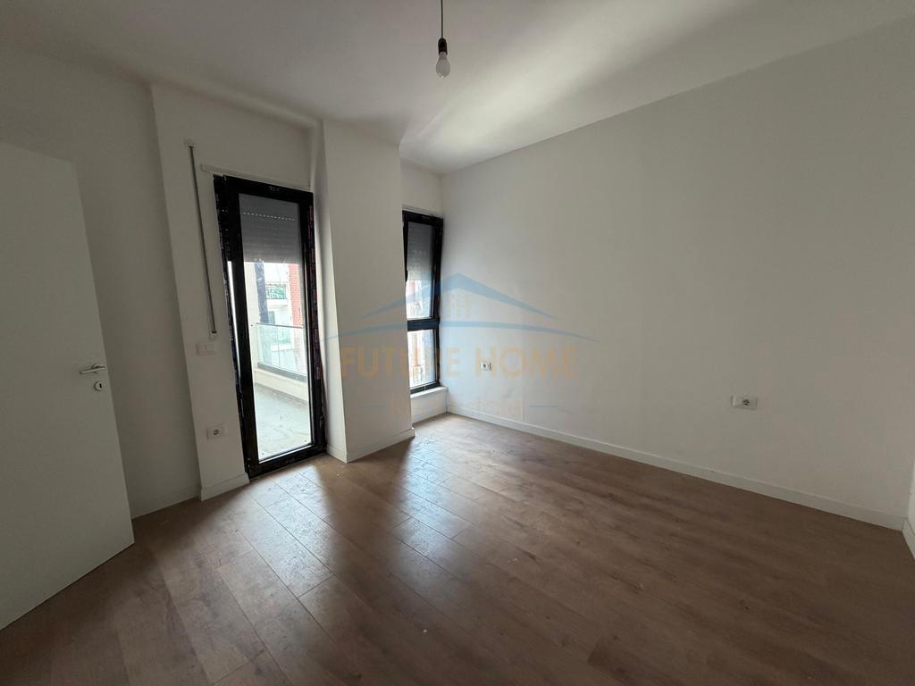 0696033060 Shitet, Apartament 2+1+2, Komuna e Parisit, Tiran – Tiranë