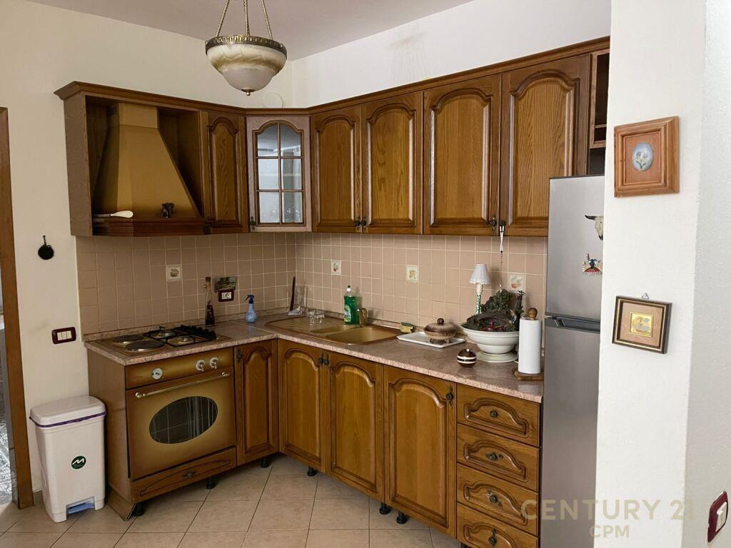 Japim apartament 1+1 per qira ne Myslym Shyr – Tiranë