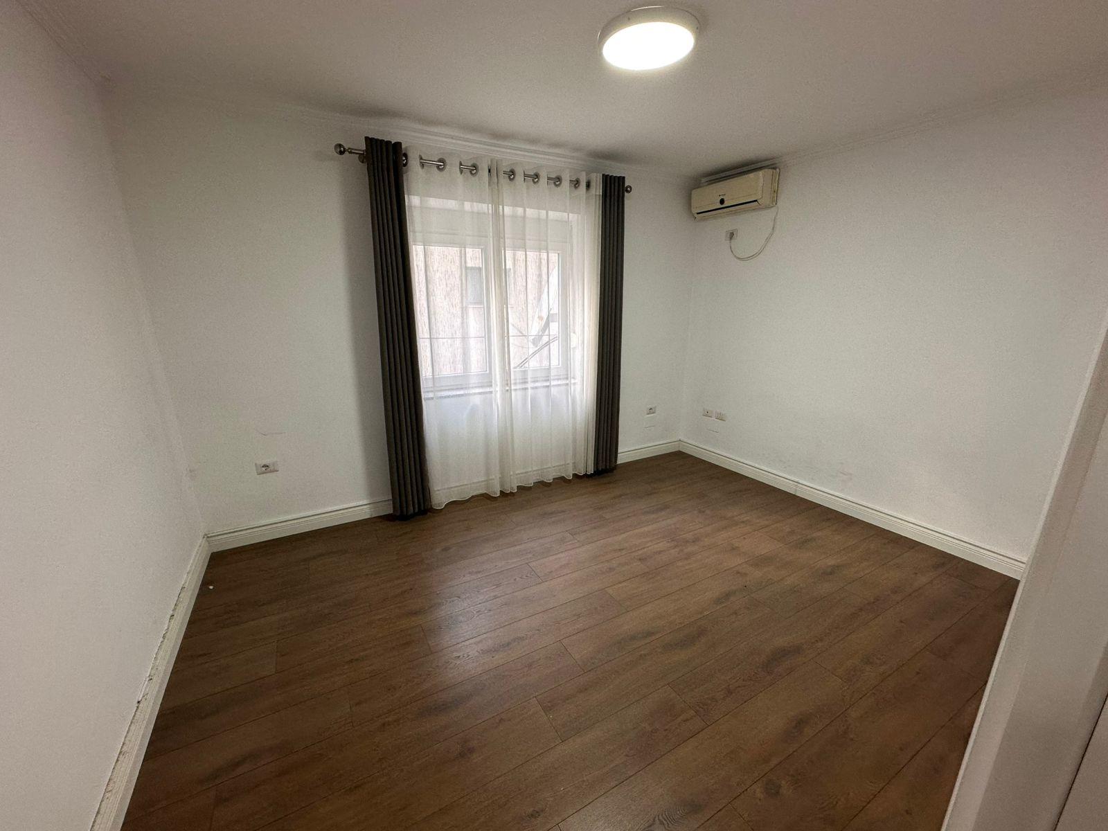 ZYRE ME QERA 130 M2 BLLOK 110.000 LEKE – Tiranë