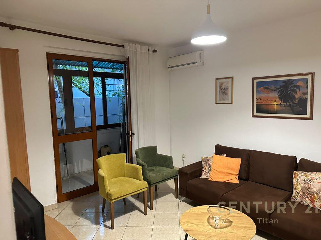 Apartament me qera 1+1 tek Mine Peza – Tiranë