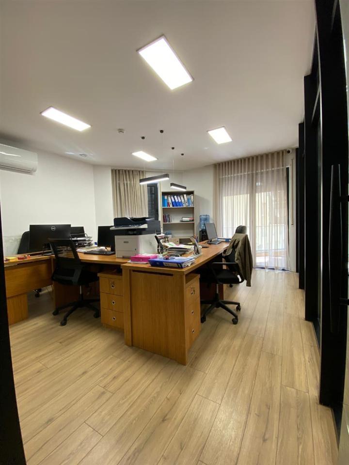 ZYRE ME QERA 320 M2 BULEVARDI ZOGU I PARE 4.200 EURO – Tiranë - 1