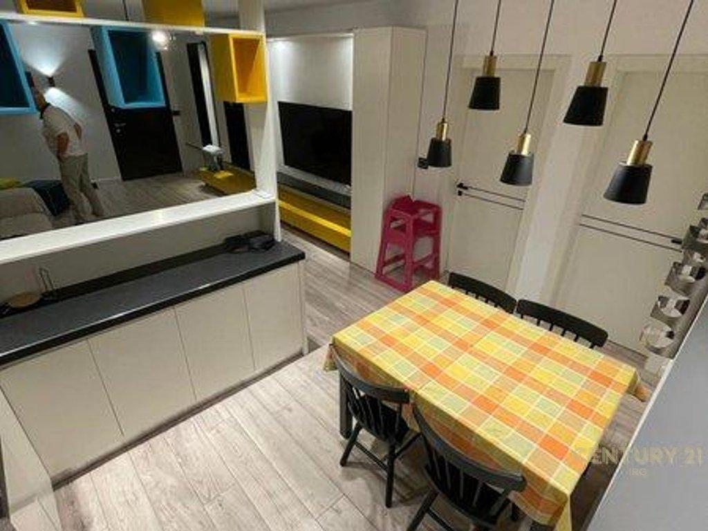 APARTAMENT LUKSOZ 3+1+2+2 BALLKONE PER SHITJE TE RRUGA E DUR – Tiranë