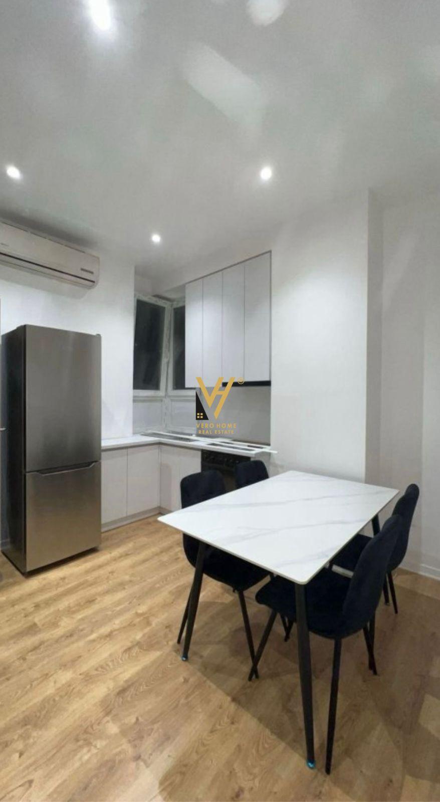 JEPET APARTAMENT 1+1 ME QERA TE RRUGA E BARRIKADAVE 650 EURO – Tiranë