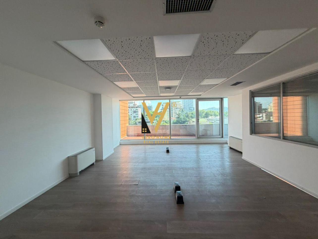 JEPET ZYRE 305 M2 ME QIRA TE GALERIA ETC 9.200 EURO – Tiranë - 1