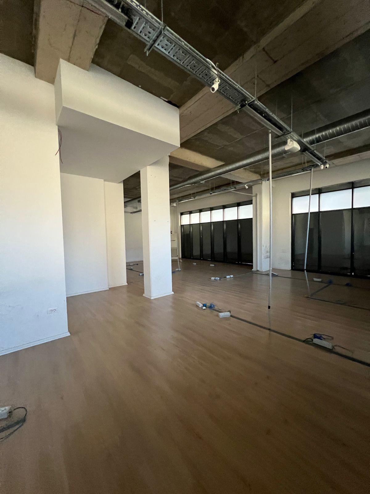 ZYRE ME QERA 361 M2 ZOGU I ZI 5.800 EURO – Tiranë