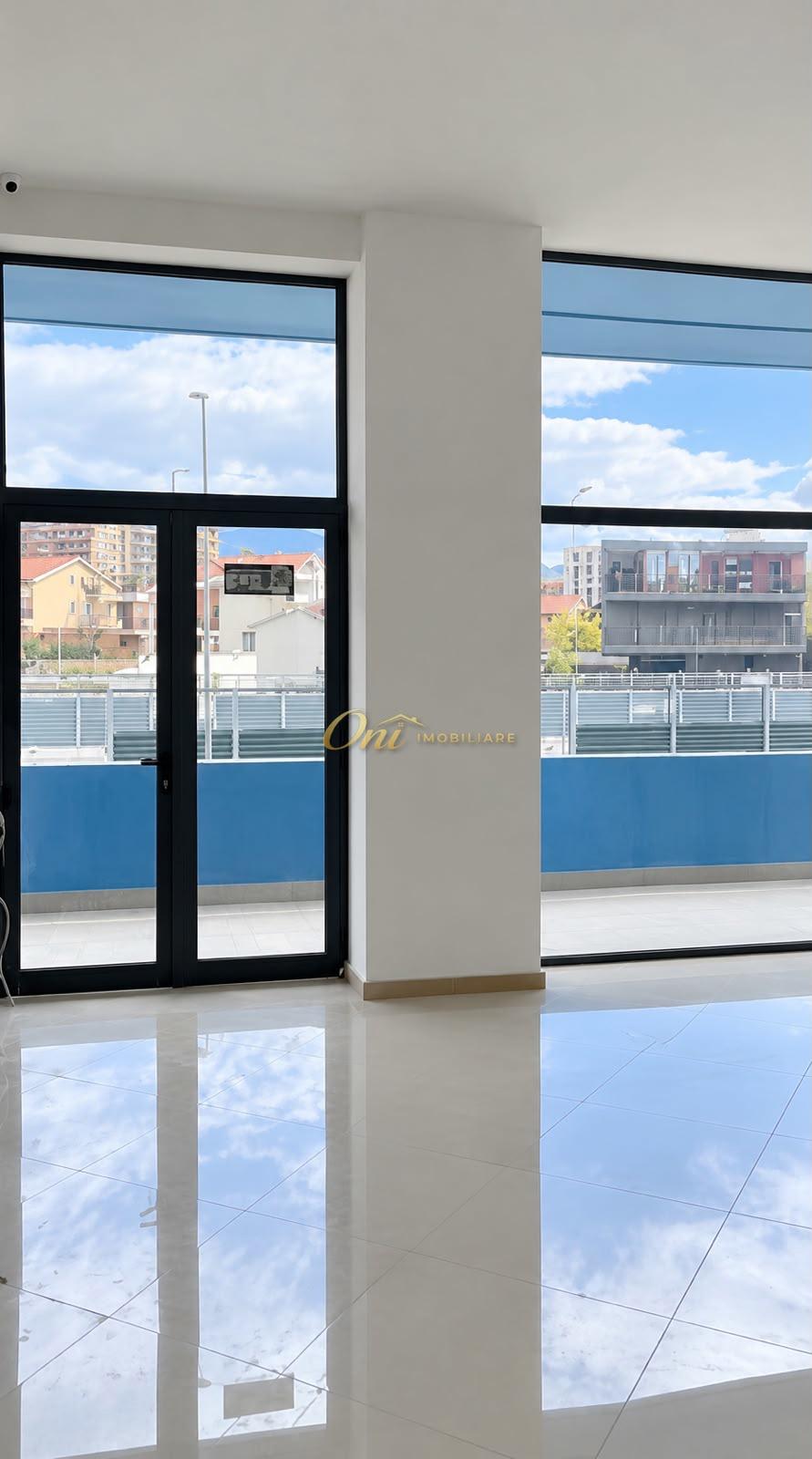 ASTIR AMBIENT ZYRE PER QERA – Tiranë