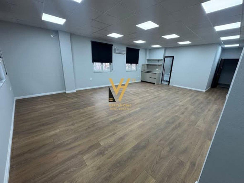 JEPET ZYRE 68 M2 ME QIRA NE QENDER 75.000 LEKE – Tiranë