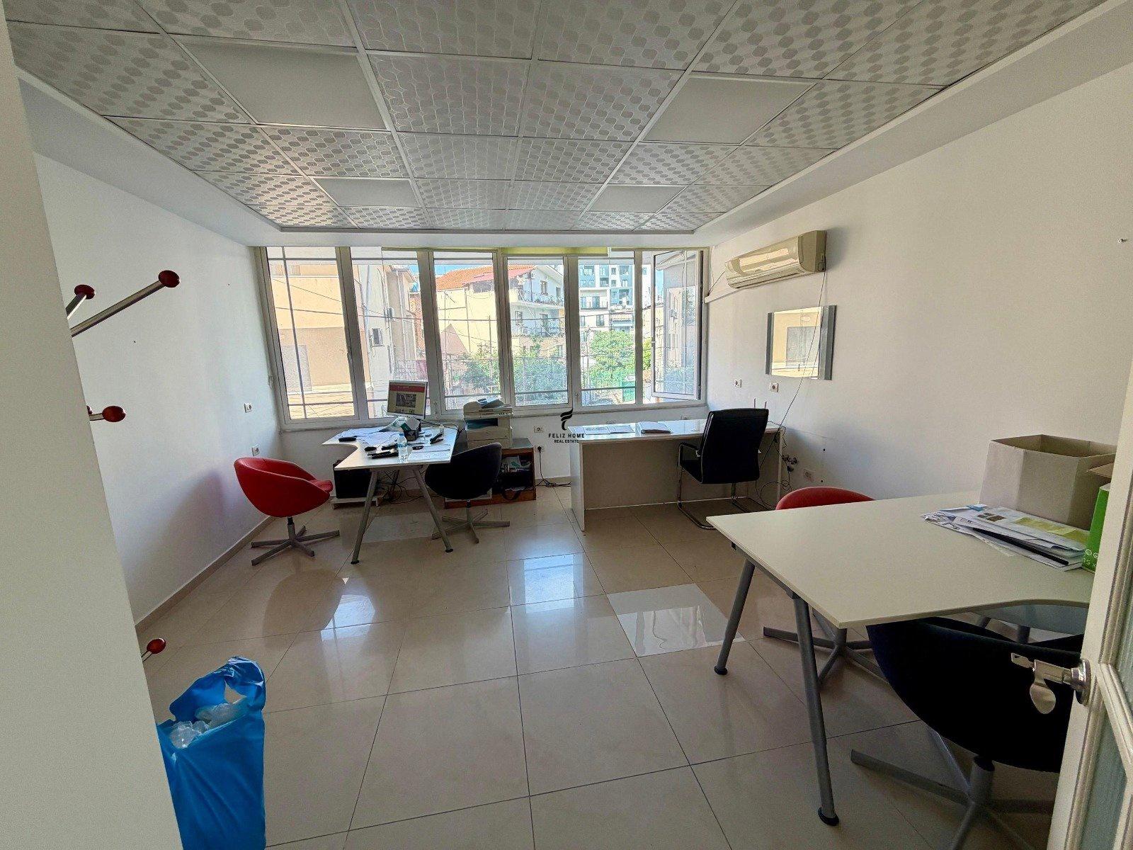 SHITET GARSIONERE 41 M2 RRUGA E BARRIKADAVE 106.000 EURO H-7 – Tiranë