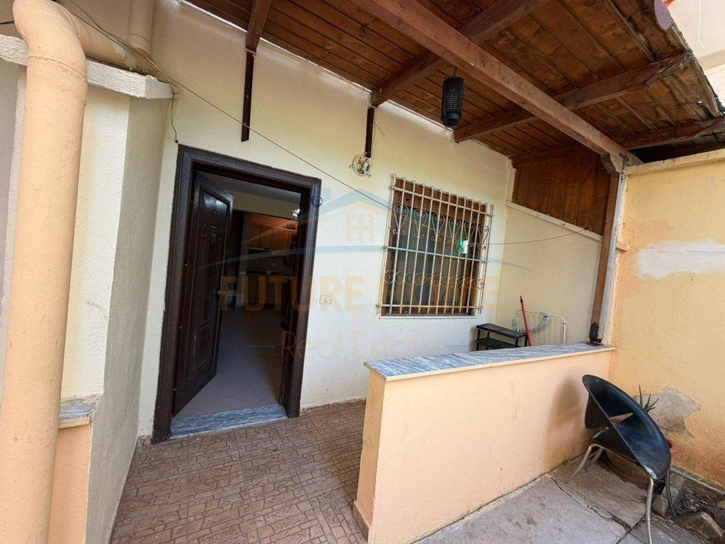 0696044423Shitet, Garsoniere, Shkembi Kavajes,Golem – Tiranë