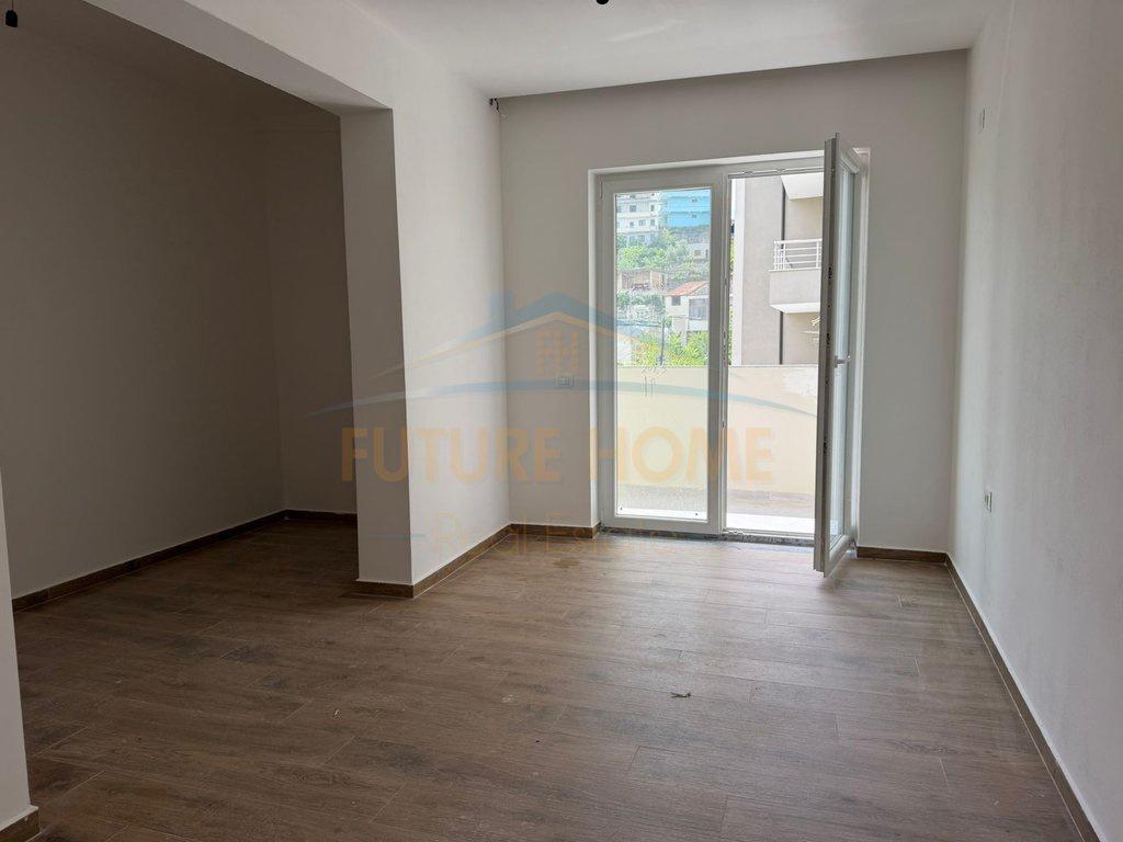 0696044423Shitet, Apartament 1+1+Verande, Spitali, Durrës – Tiranë
