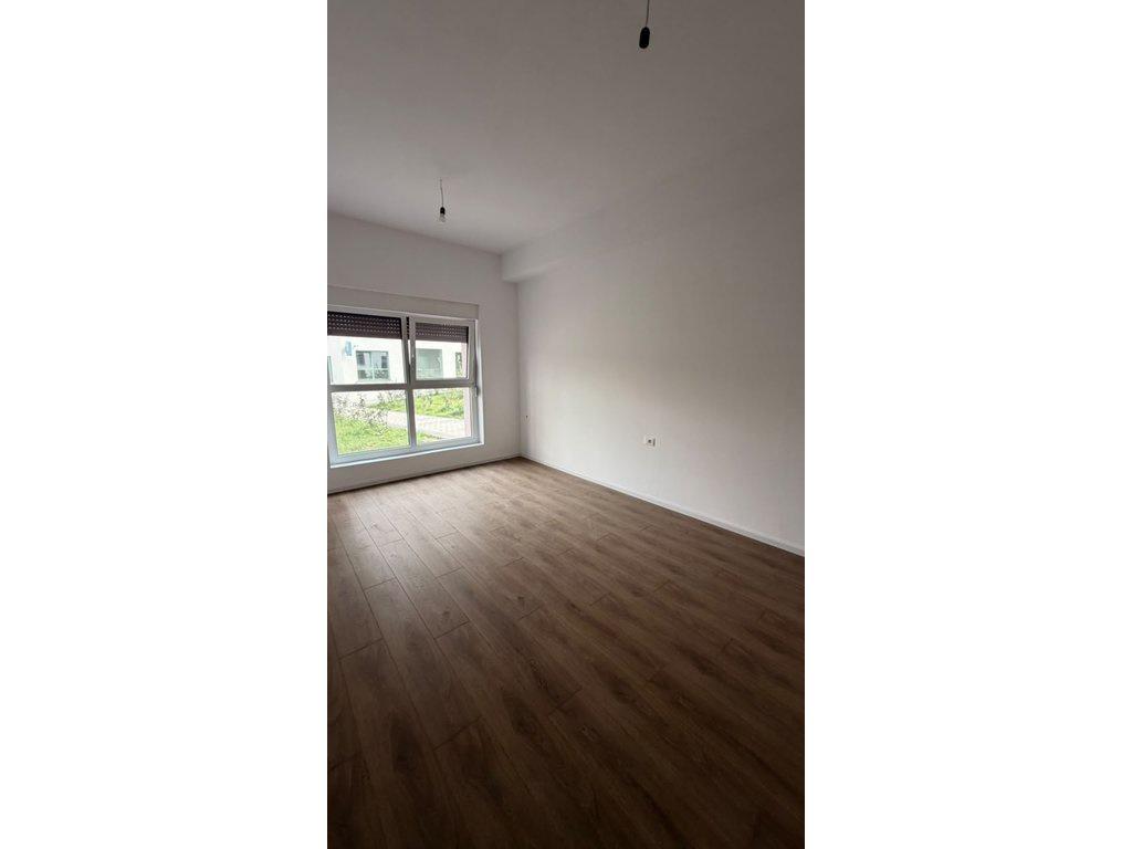 Shitet apartament 1+1 tek Kompleksi Kadiu, Ali Demi – Tiranë