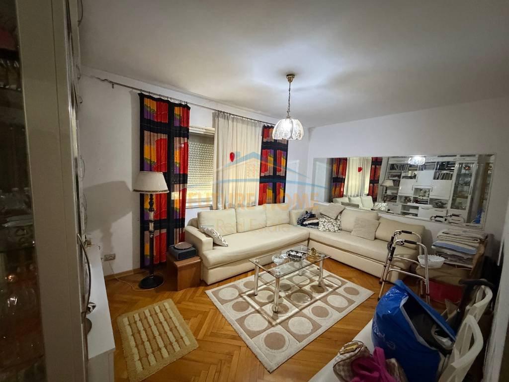 0696033060 Shitet, Apartament 2+1, Pazari i Ri, Tiranë – Tiranë
