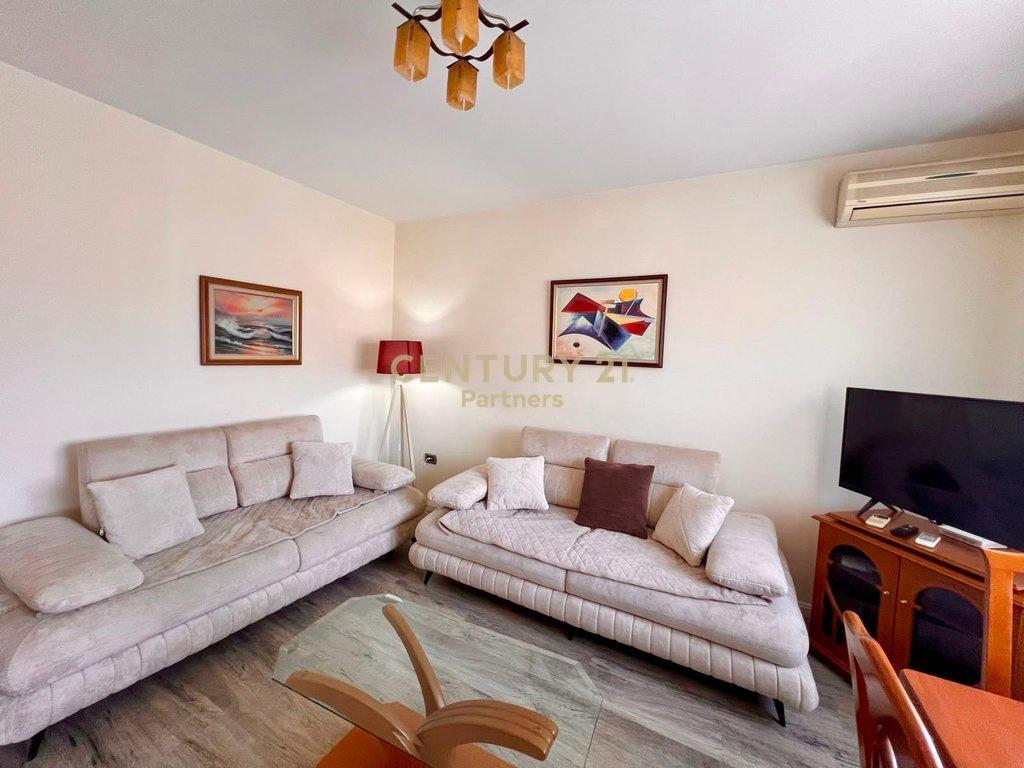 JEPET APARTAMENT 1+1 ME QIRA TEK MEDRESEJA – Tiranë