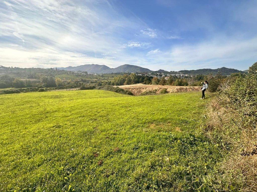 SHESIM 2700 m2 TOKE TE KUQE GATI PER NDERTIM PRANE TEGUT – Tiranë - 1