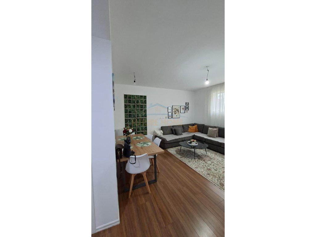 0692268458 Shitet, Vilë 3-kateshe, Qytet Studenti, Tiranë. – Tiranë