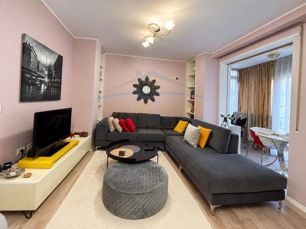 0692268458 Shitet, Apartament 2+1+2, Kristal Center, Tirane – Tiranë