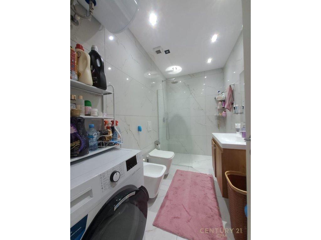 Apartament 1+1+Verande per Shitje në Yzberish,pallati UNIK – Tiranë - 1