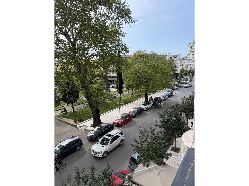 +355698329326 JEPET NJESI KOMERCIALE ME QIRA NE QENDER TE DU – Durrës
