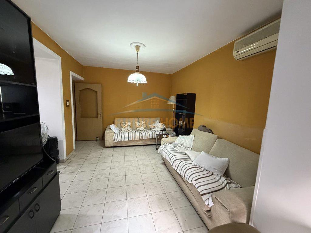 0698046024 Shitet, Apartament 2+1, Pazari i Ri, Tiranë – Tiranë