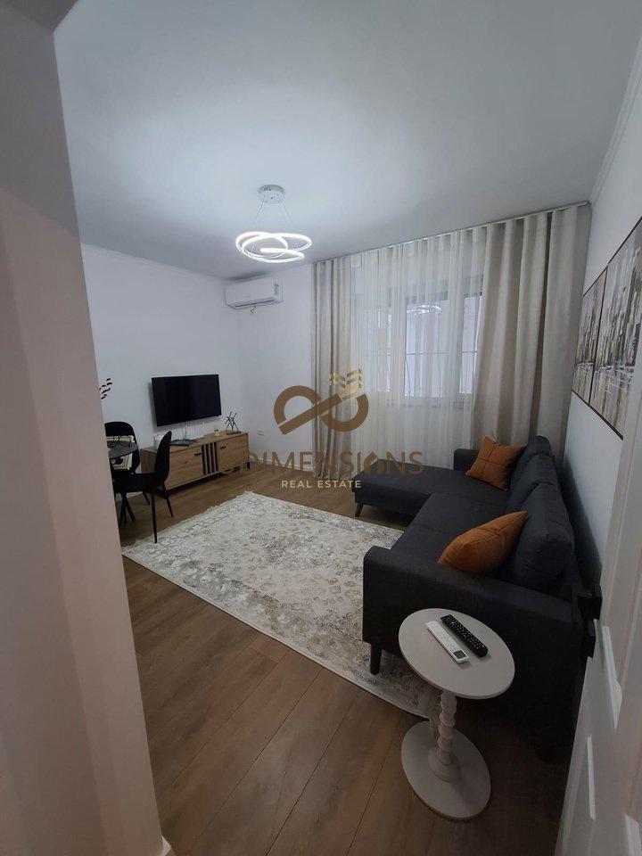 Ne Rrugen Ferit Xhajko, prane Ish Restorant Durresit, – Tiranë - 1