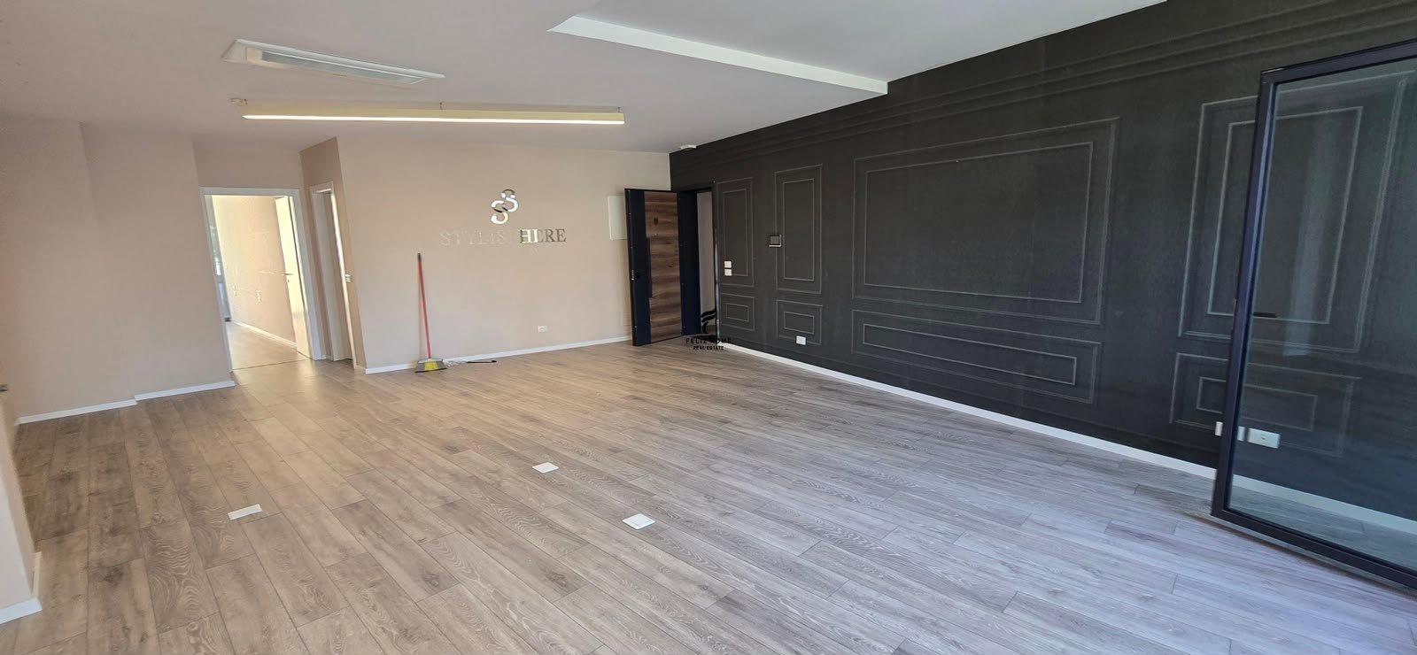 ZYRE ME QERA 102M2 LAKE VIEW 150.000 LEKE FH-80177 – Tiranë