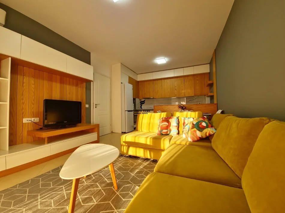 APARTAMENT ME QERA 2+1 5 MAJI 65.000 LEKE FH-95141 – Tiranë