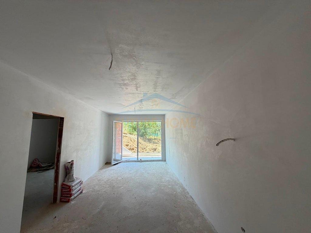 0693769552,Shitet , Apartament 1+1 , Liqeni i thate , Tirane – Tiranë