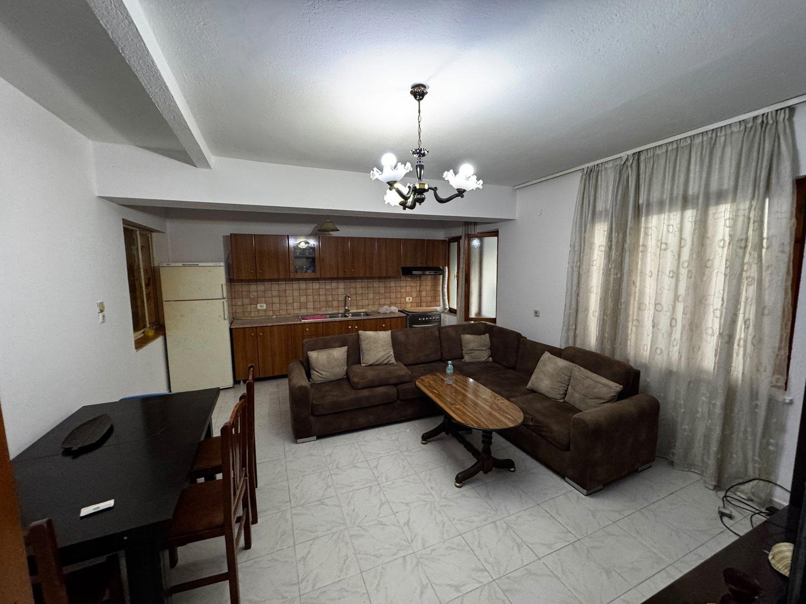 SHITET APARTAMENT 3+1 ME HYRJE PRIVATE – ALI DEMI – Tiranë