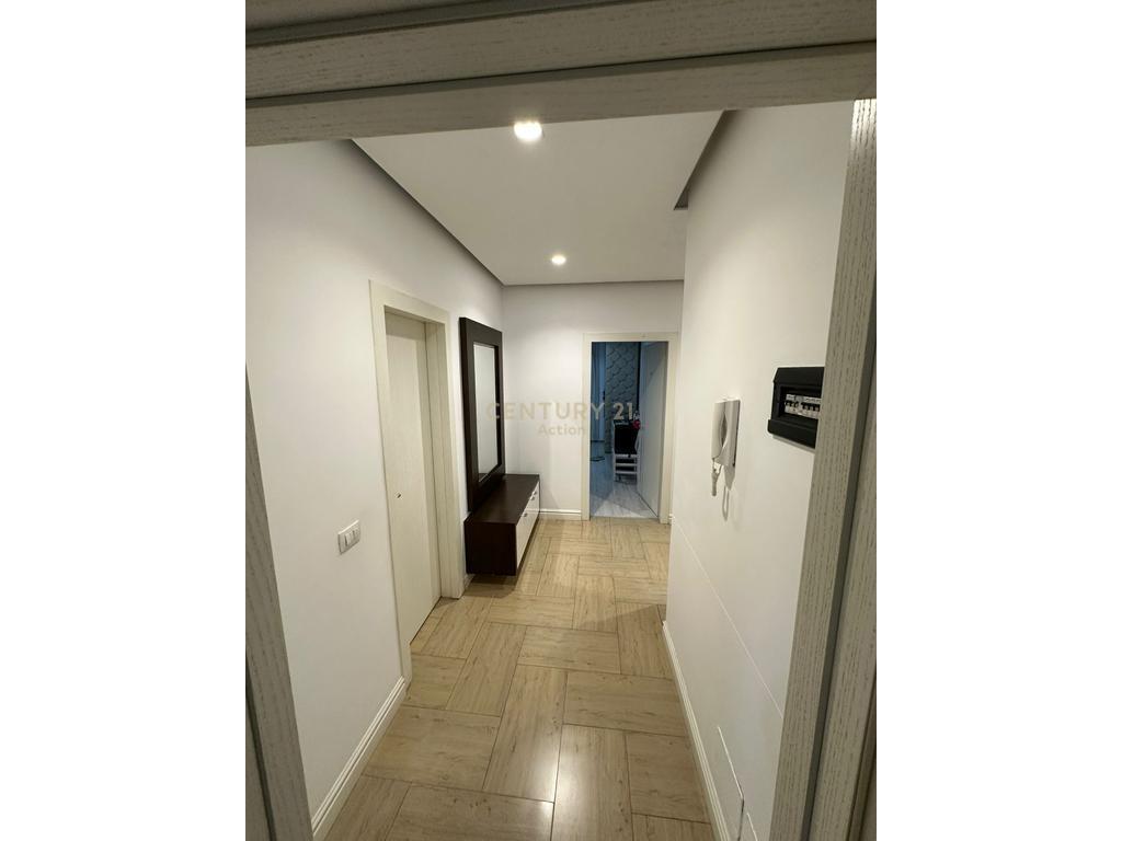 Jepet me qira apartament 2+1 me oxhak ne Yzberisht! – Tiranë