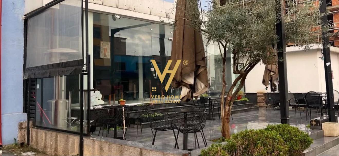 JEPET AMBIENT BIZNESI 138 M2 ME QIRA NE KINOSTUDIO 1.300 EUR – Tiranë