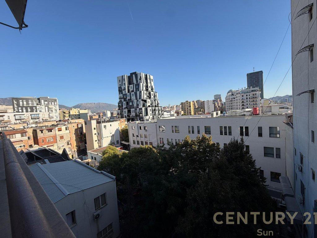 Apartament 2+1+2 Për Shitje në Bulevardi Zogu pallati New Yo – Tiranë