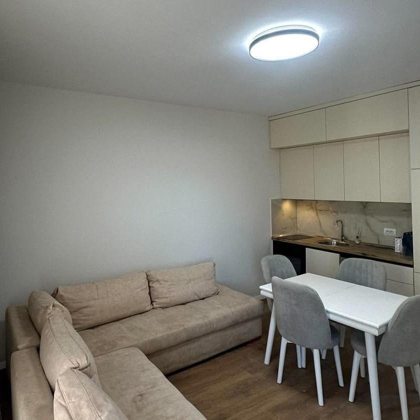 🏡 JEPET ME QIRA APARTAMENT 1+1 – ZOGU I ZI 📍 Vendndodhja: – Tiranë