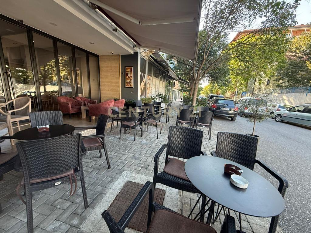 SHITET NJESI/BAR-CAFFE TEK RRUGA E DIBRES ! – Tiranë