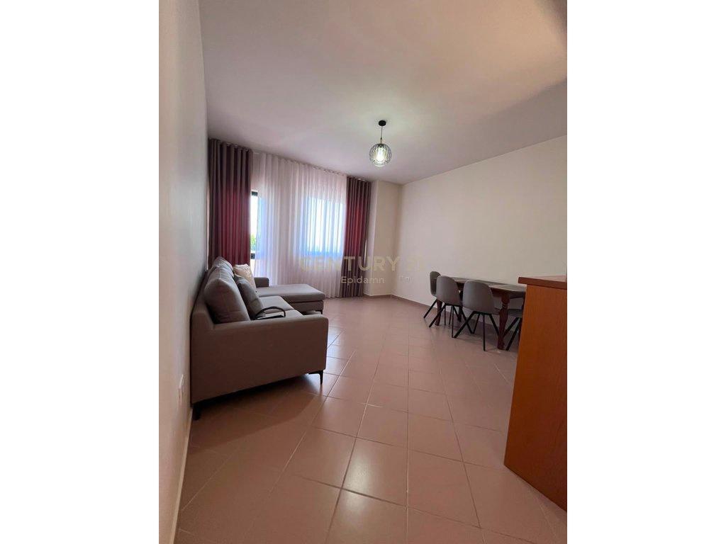 Shitet Apartament 2+1+2 në Plazh, Rrota e Kuqe – Durrës - 1
