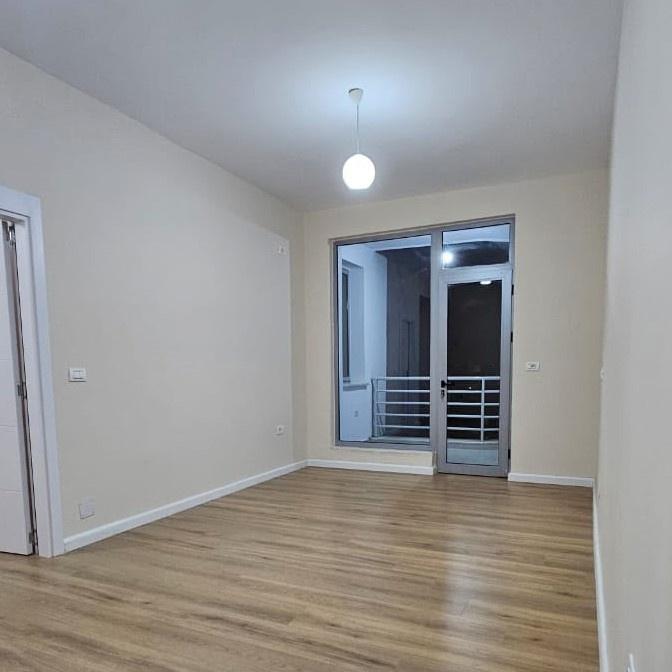 🏡 SHITET APARTAMENT 1+1 – RRUGA E KAVAJËS, TIRANË 📍 Vendn – Tiranë